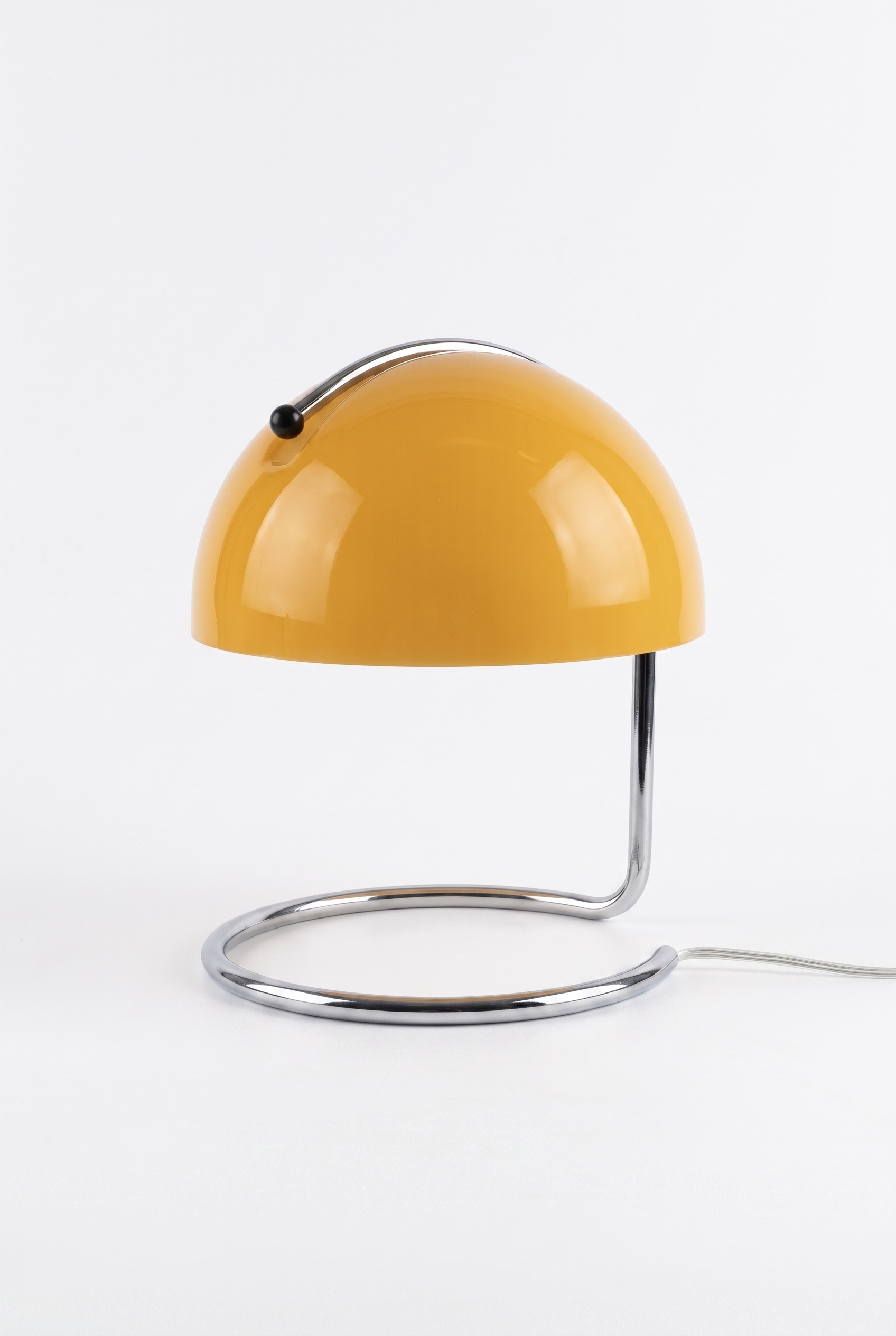 LucaGlow Retro Candle Warmer Lamp – in-use room view