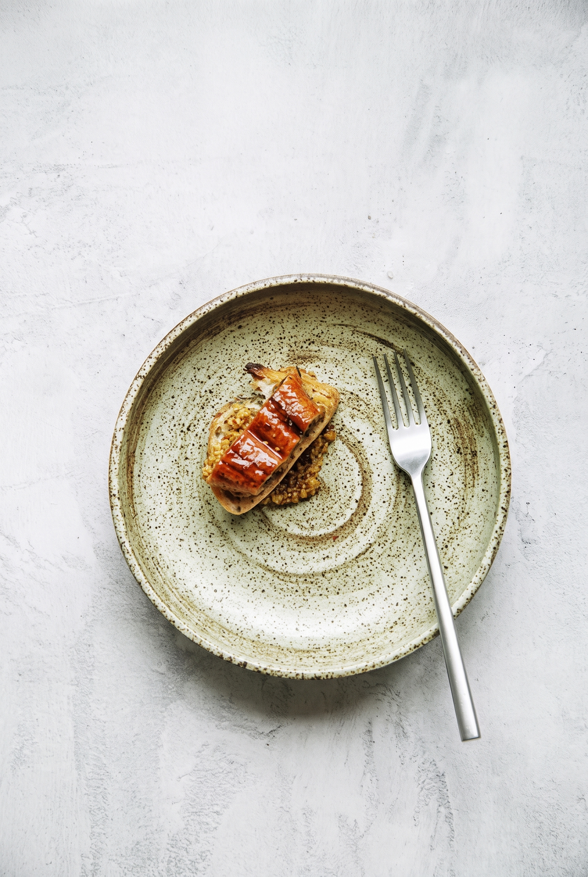 OceanicCeramics Dinnerware Set – in-use room view